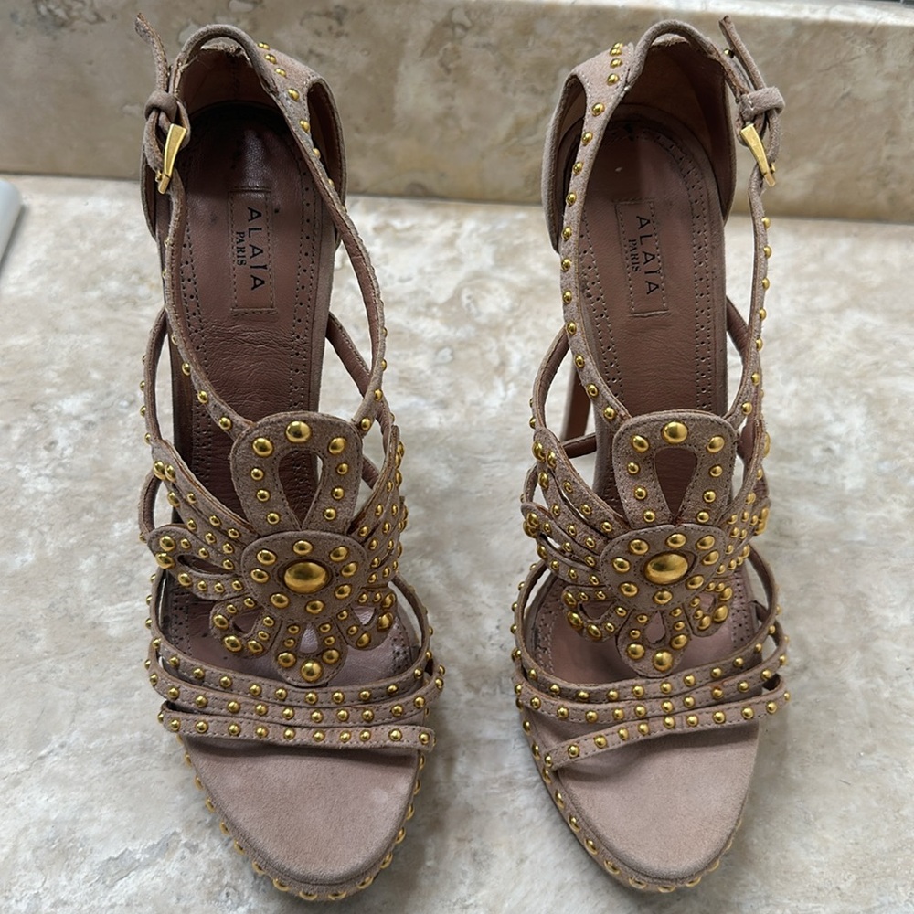 Alaia Pumps - Picture 2 of 6